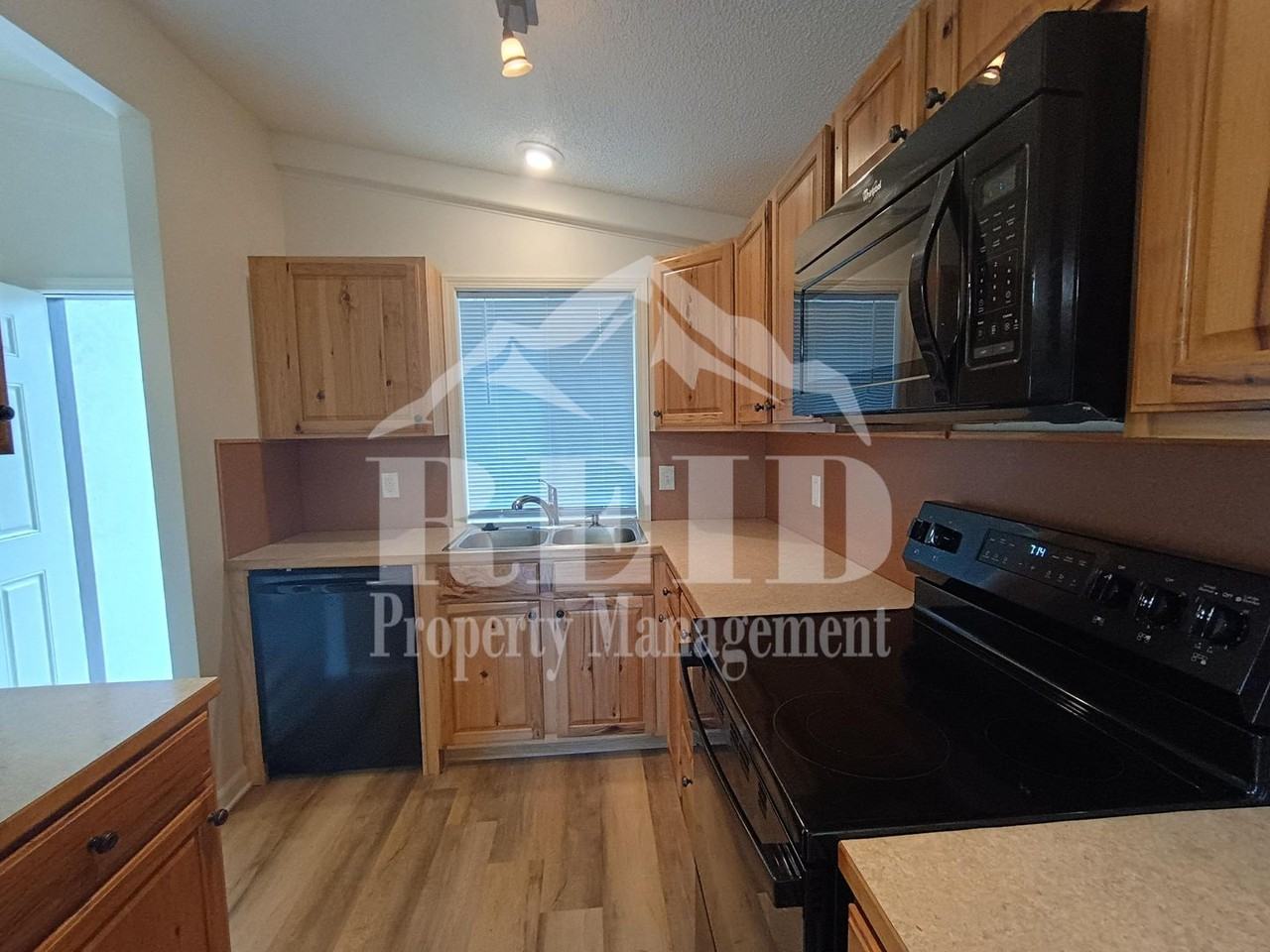 693 Pearl Pl - Photo 4 of 17