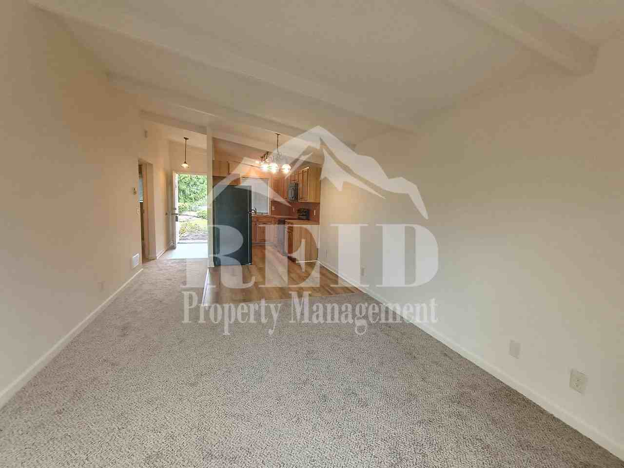 693 Pearl Pl - Photo 5 of 17