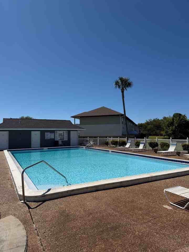 2 Court Dr - Photo 3 of 44