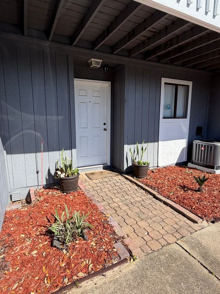 2 Court Dr - Photo 4 of 44