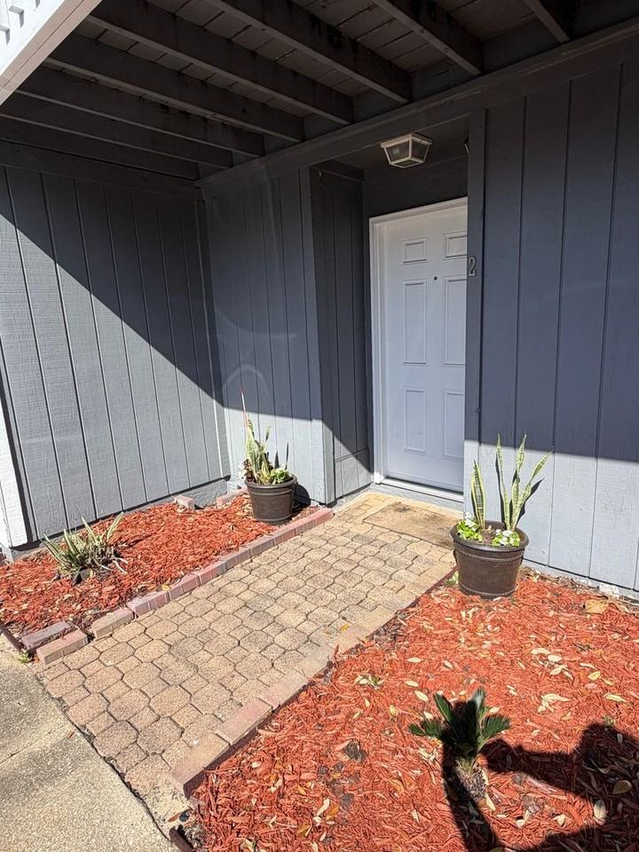 2 Court Dr - Photo 5 of 44