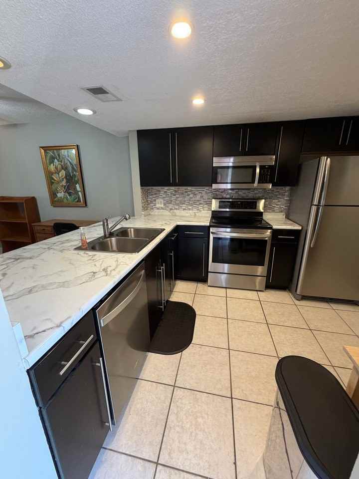 2 Court Dr - Photo 7 of 44