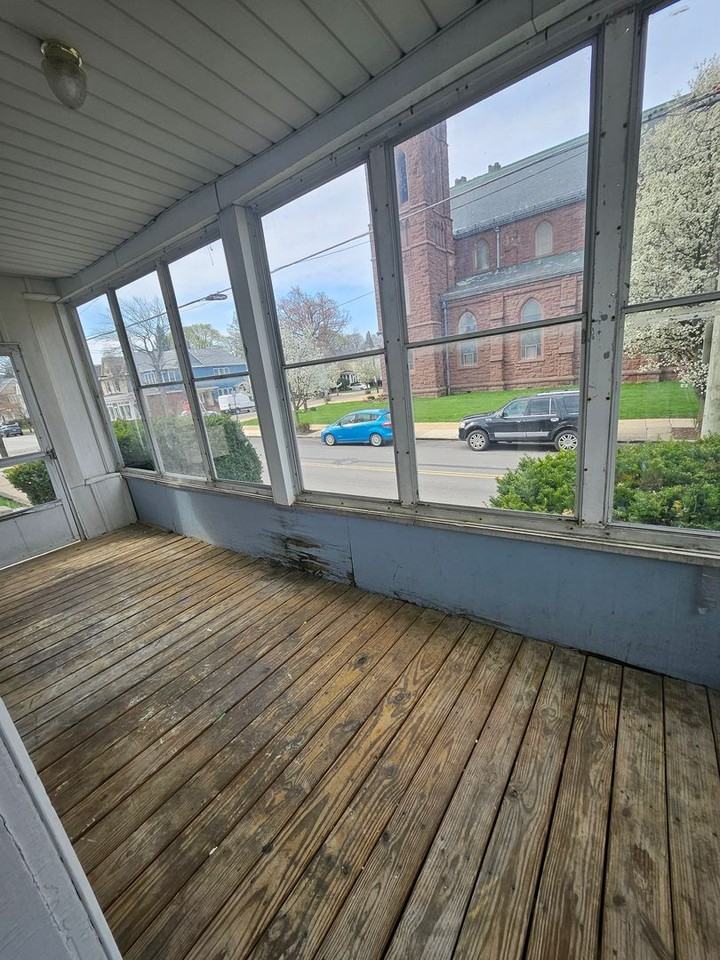 623 Raspberry St - Photo 3 of 13