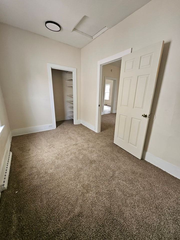 623 Raspberry St - Photo 5 of 13