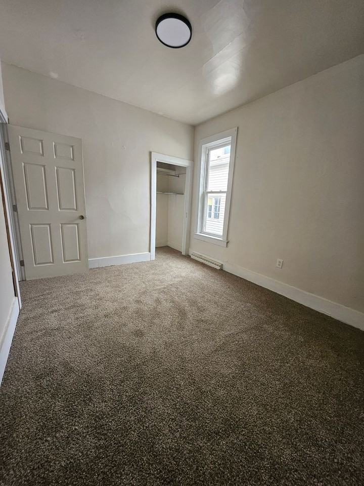 623 Raspberry St - Photo 6 of 13