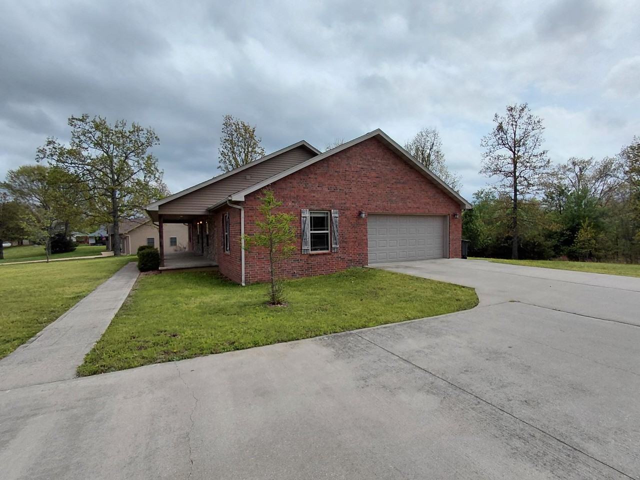 102 Highland Woods Dr - Photo 2 of 32