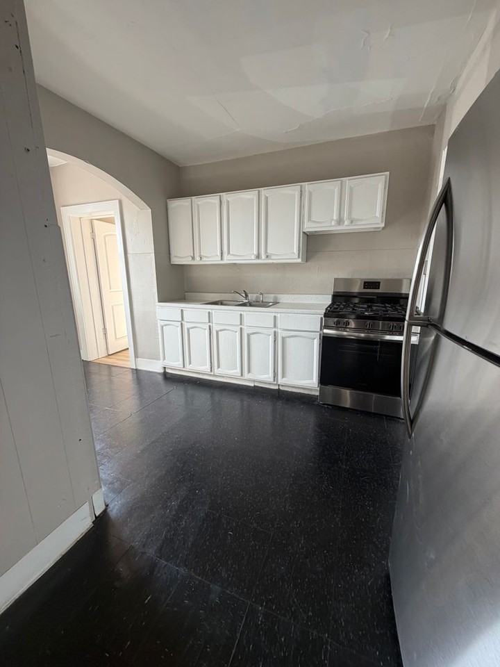 2905 Madison Ave - Photo 3 of 10