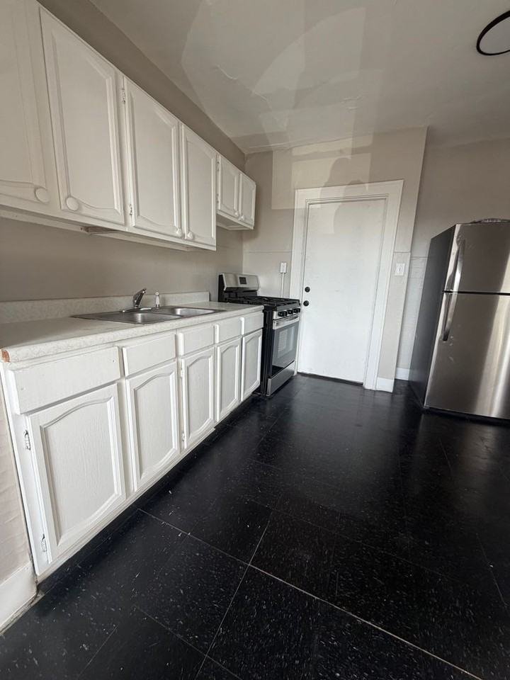 2905 Madison Ave - Photo 5 of 10