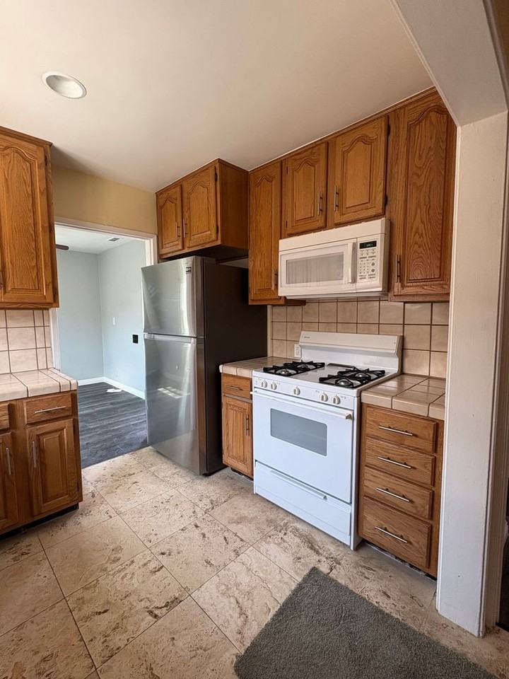 4212 Rose Ave - Photo 4 of 24