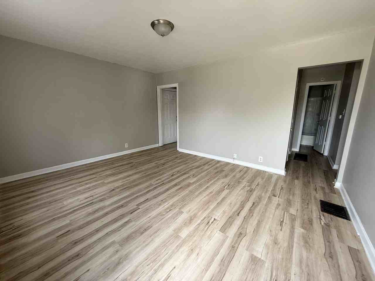 1521 N Kealing Ave - Photo 4 of 18