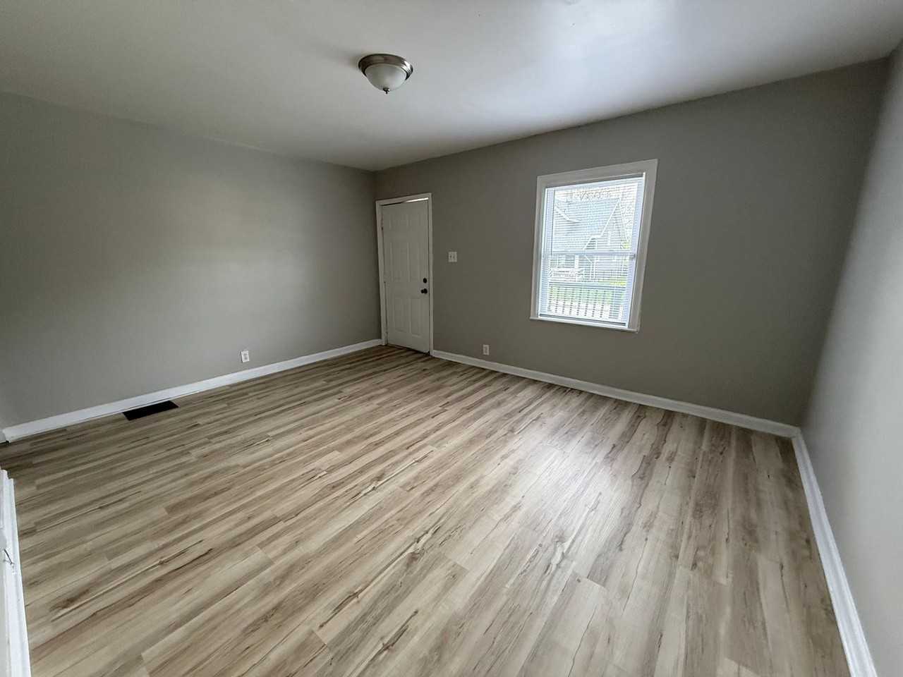 1521 N Kealing Ave - Photo 7 of 18