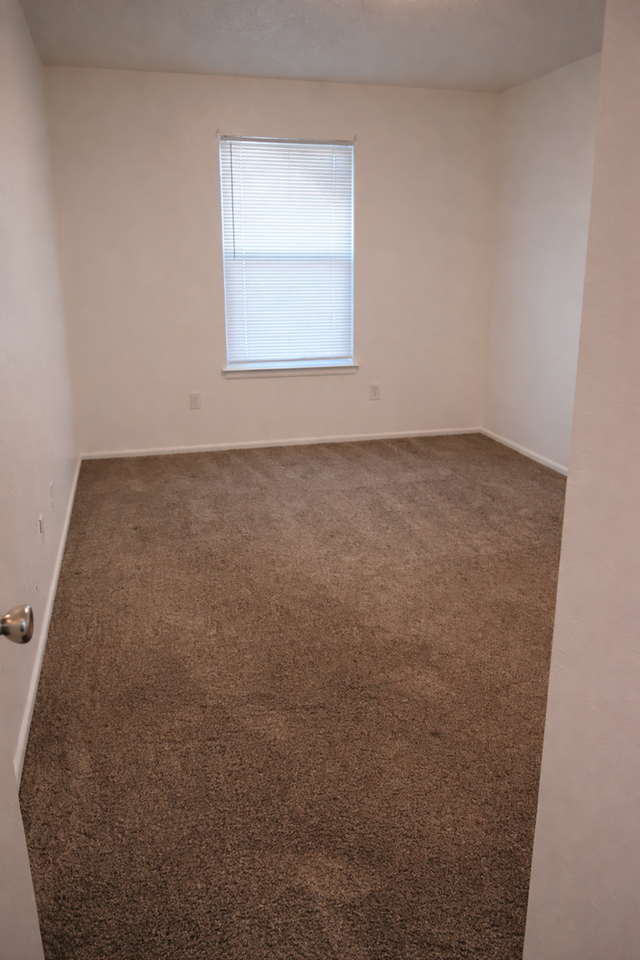 802 Matthew St - Photo 7 of 13