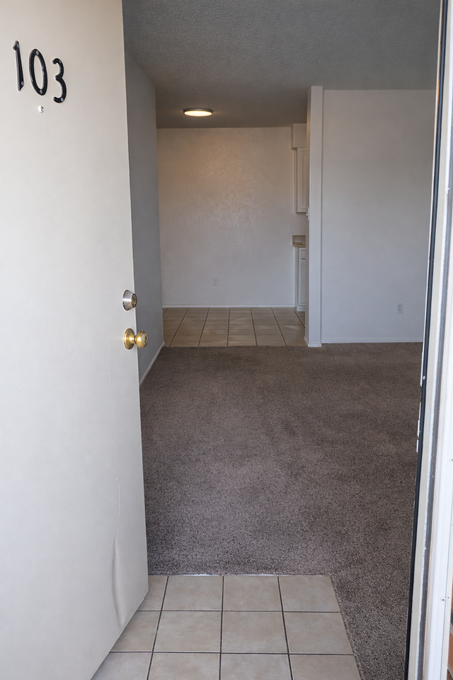 802 Matthew St - Photo 3 of 14