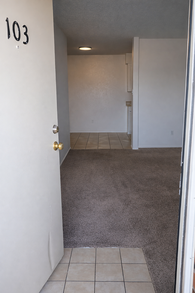 802 Matthew St - Photo 4 of 14