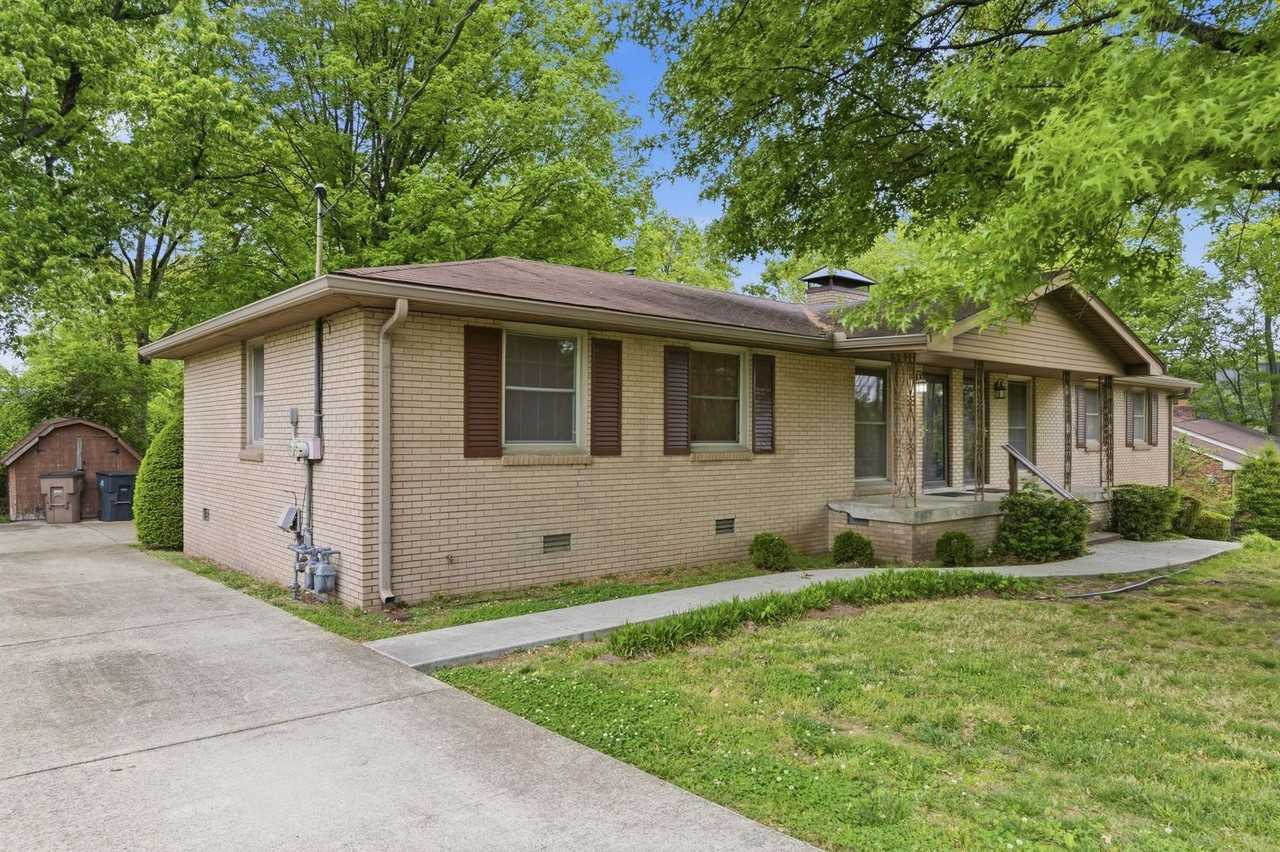 4744 Briarwood Dr - Photo 2 of 28