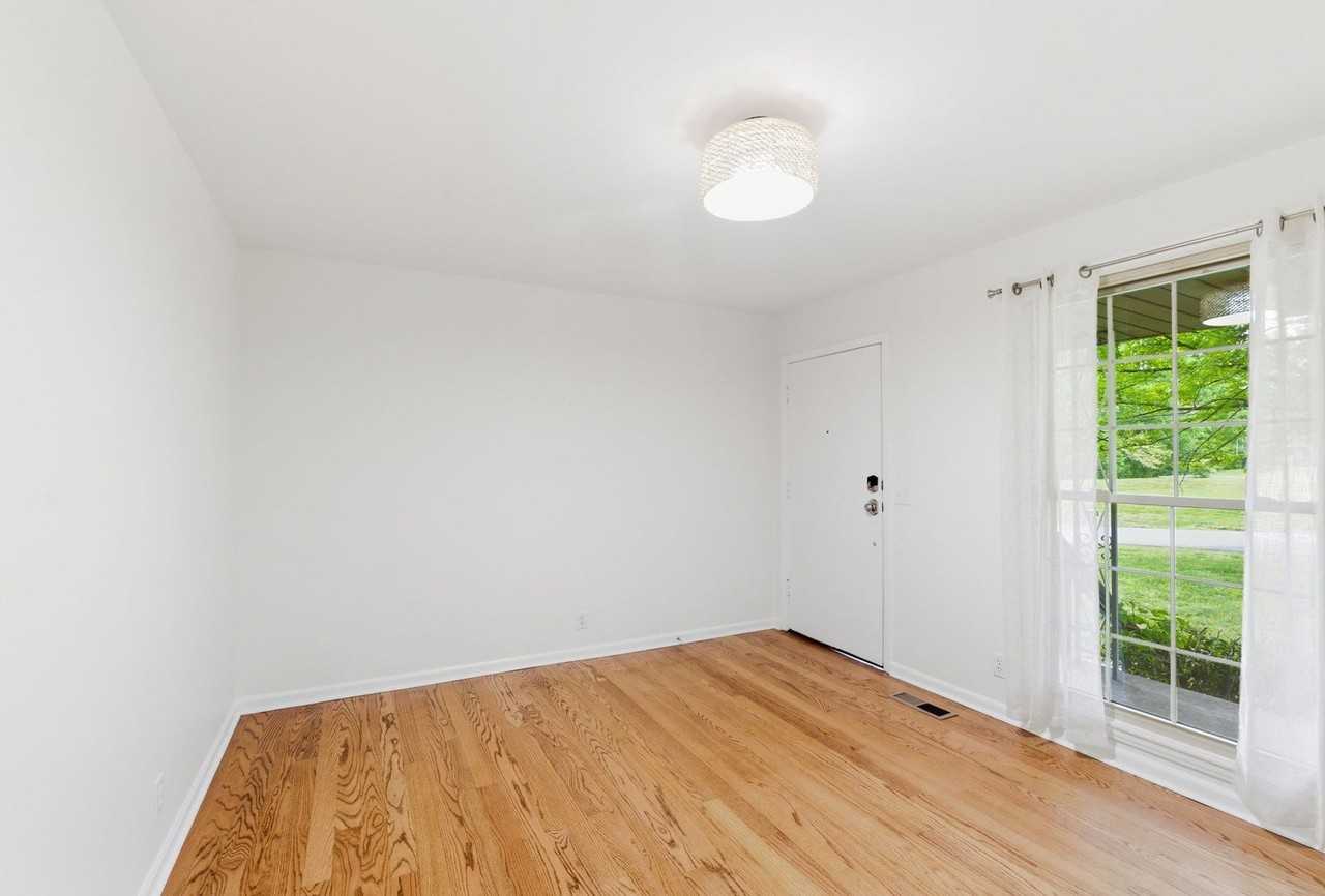 4744 Briarwood Dr - Photo 5 of 28