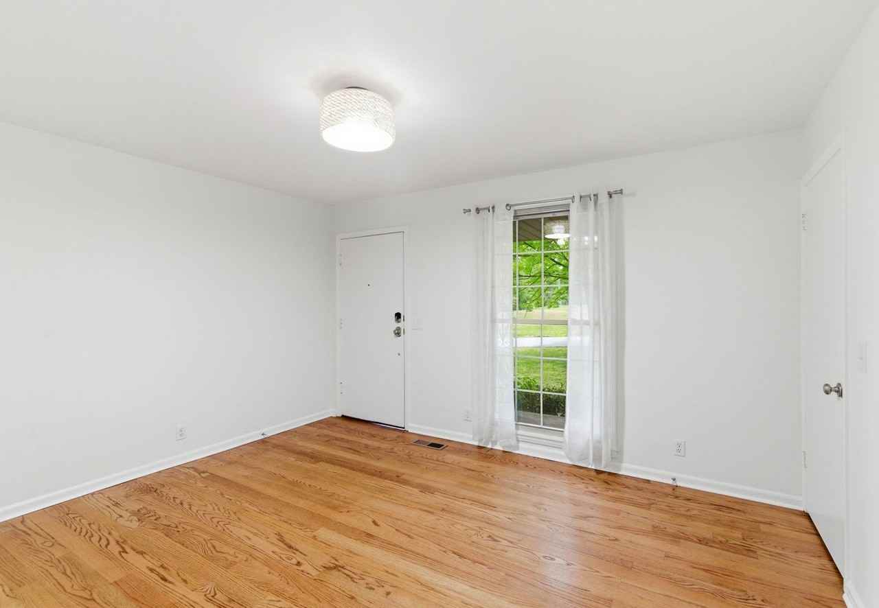 4744 Briarwood Dr - Photo 6 of 28