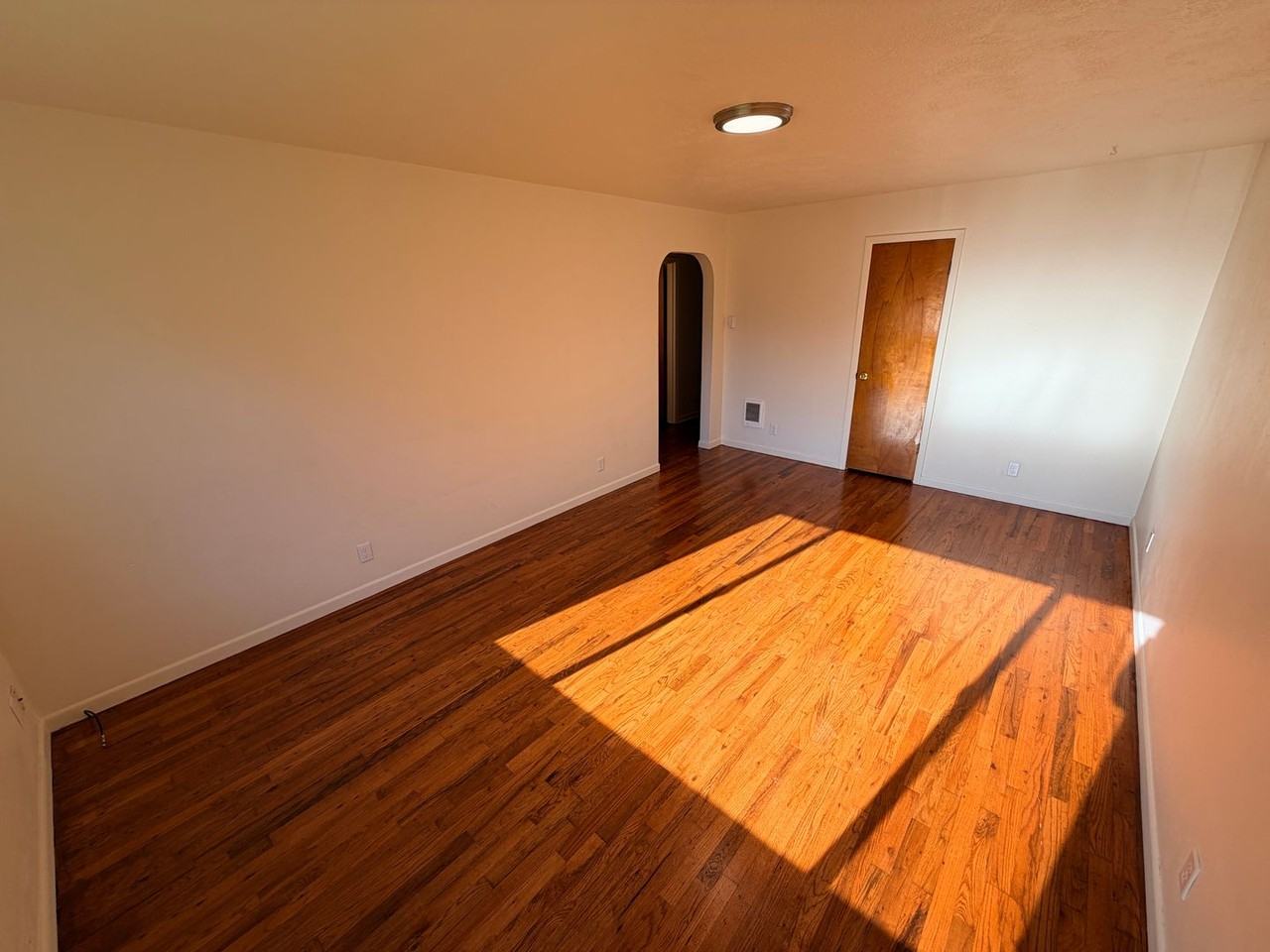 4525 Rivercrest Dr N - Photo 3 of 13