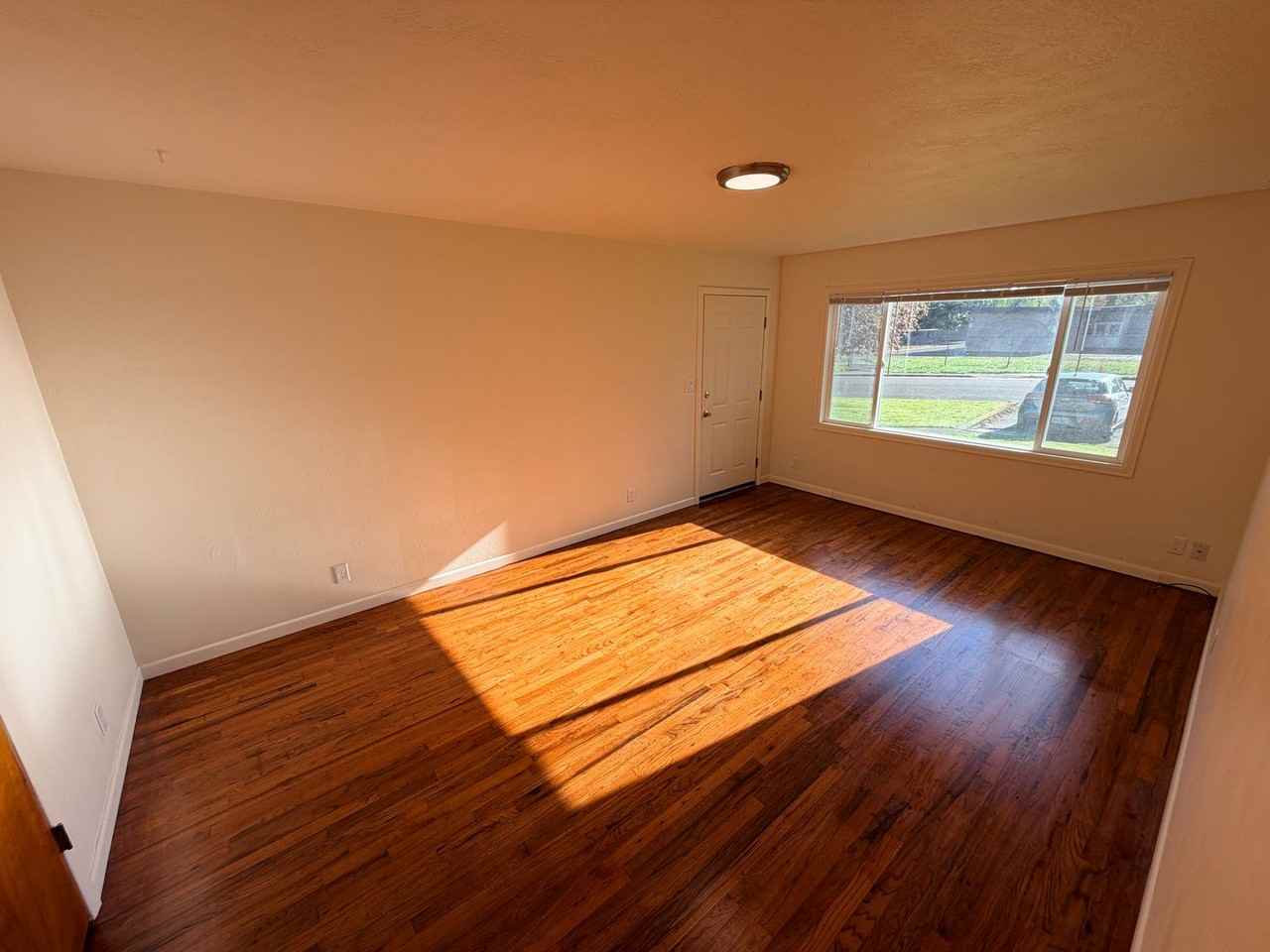 4525 Rivercrest Dr N - Photo 4 of 13