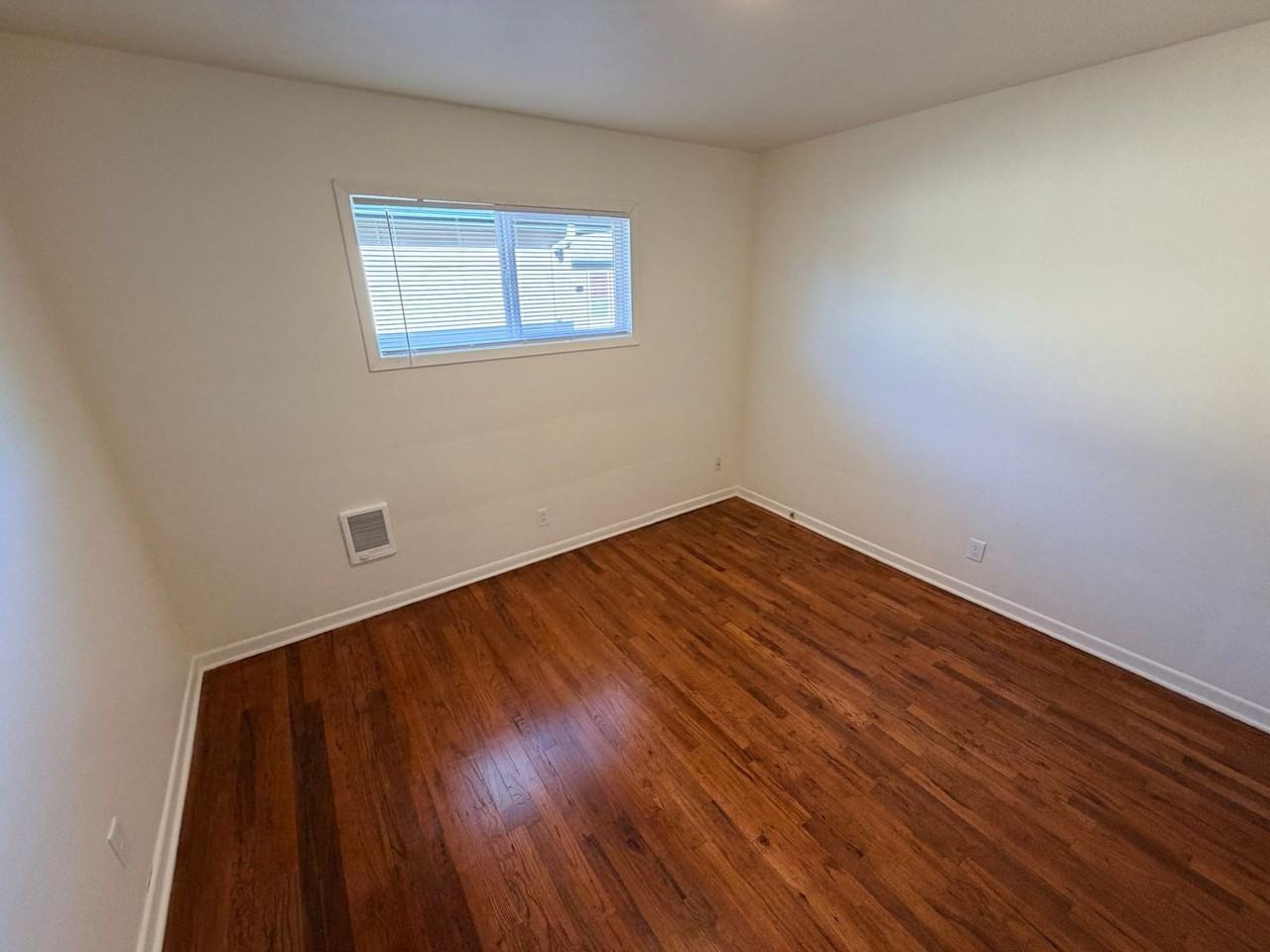 4525 Rivercrest Dr N - Photo 6 of 13