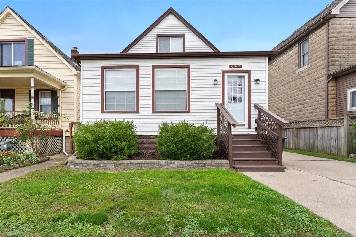 647 Elm St - Photo 7 of 12