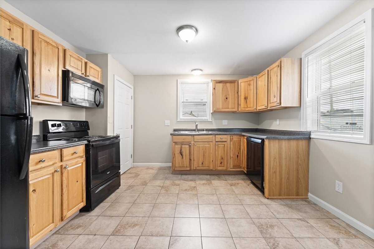 647 Elm St - Photo 3 of 12