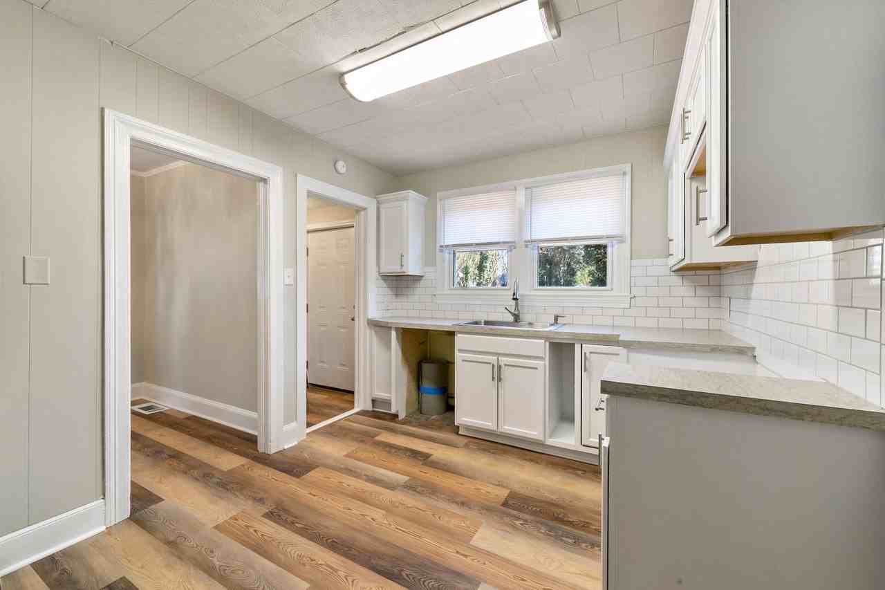 1015 Martin St - Photo 4 of 21