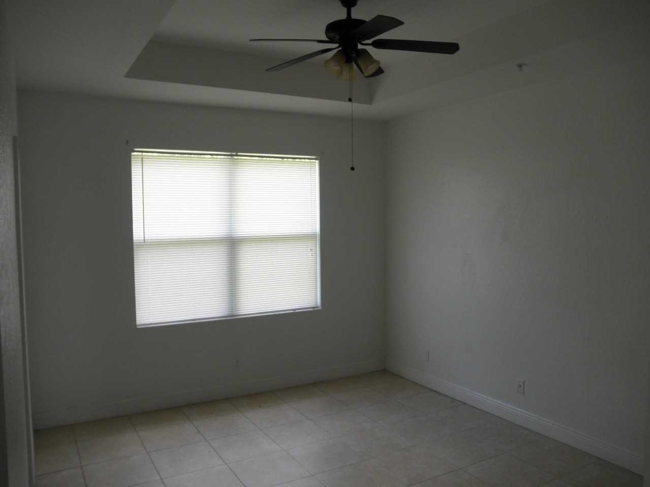 913 Pipers Cay Dr - Photo 5 of 7