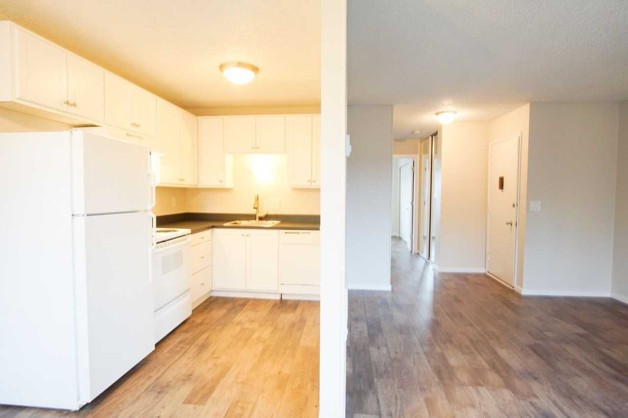 1519 Se Stark St - Photo 3 of 9