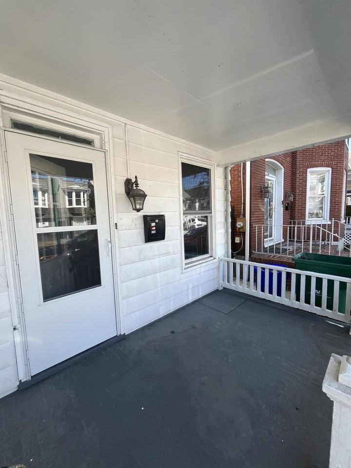 236 E King St - Photo 2 of 16