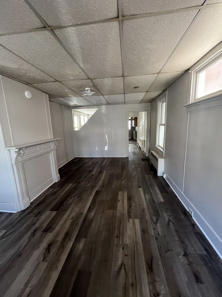 236 E King St - Photo 3 of 16