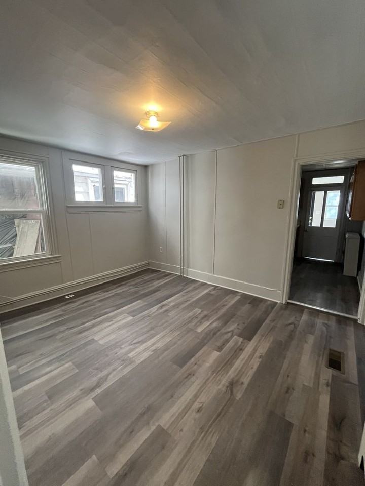 236 E King St - Photo 4 of 16