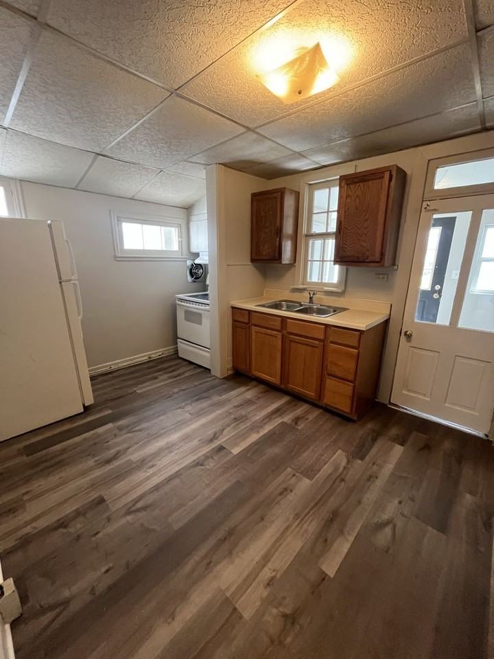 236 E King St - Photo 5 of 16