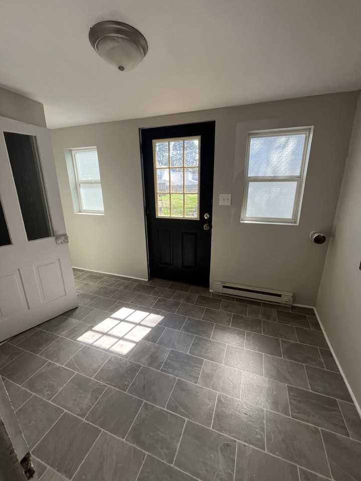 236 E King St - Photo 6 of 16