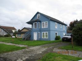featured image of 913 W 1st St