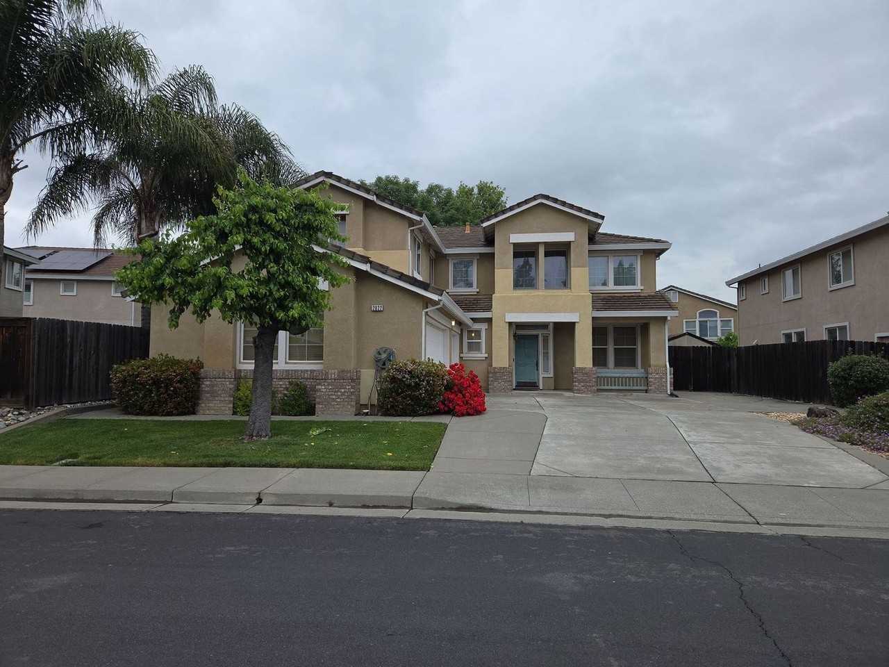 2822 Regatta Cir - Photo 2 of 3