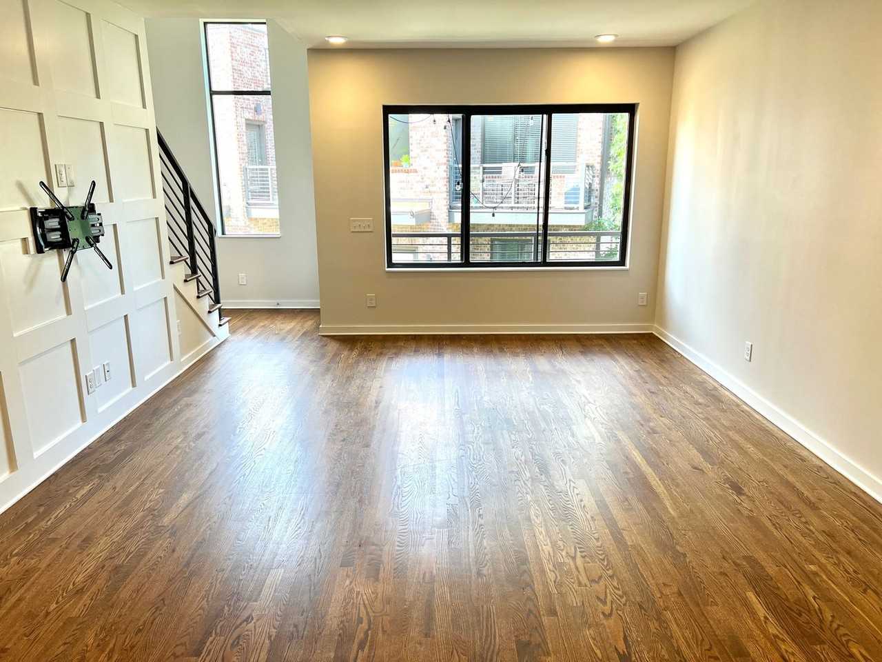 1035 Chester Ave #2 - Photo 3 of 23