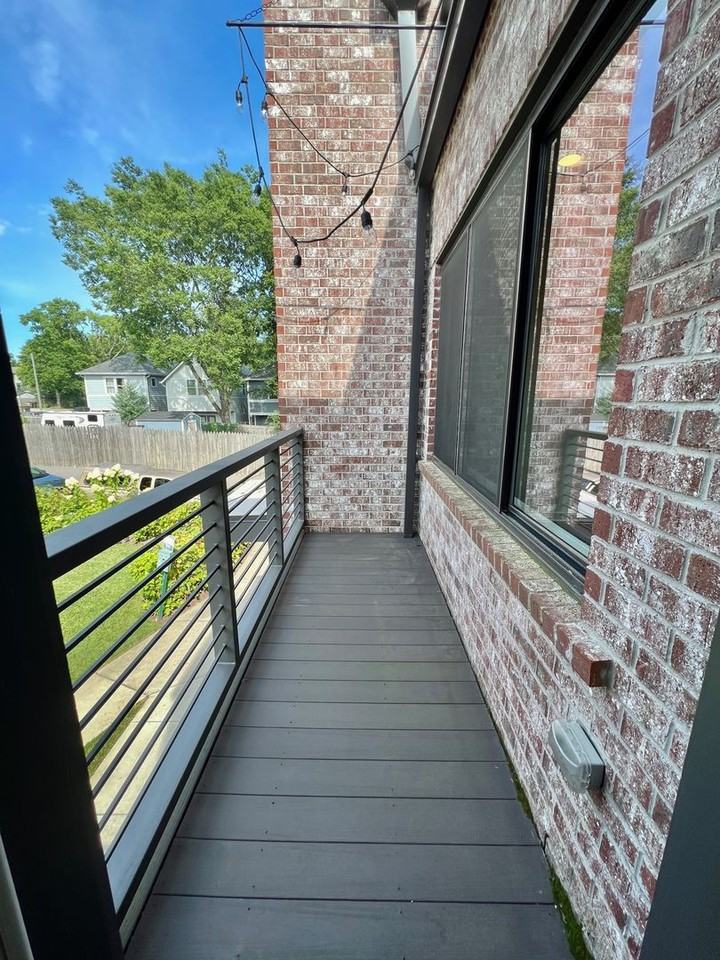 1035 Chester Ave #2 - Photo 4 of 23