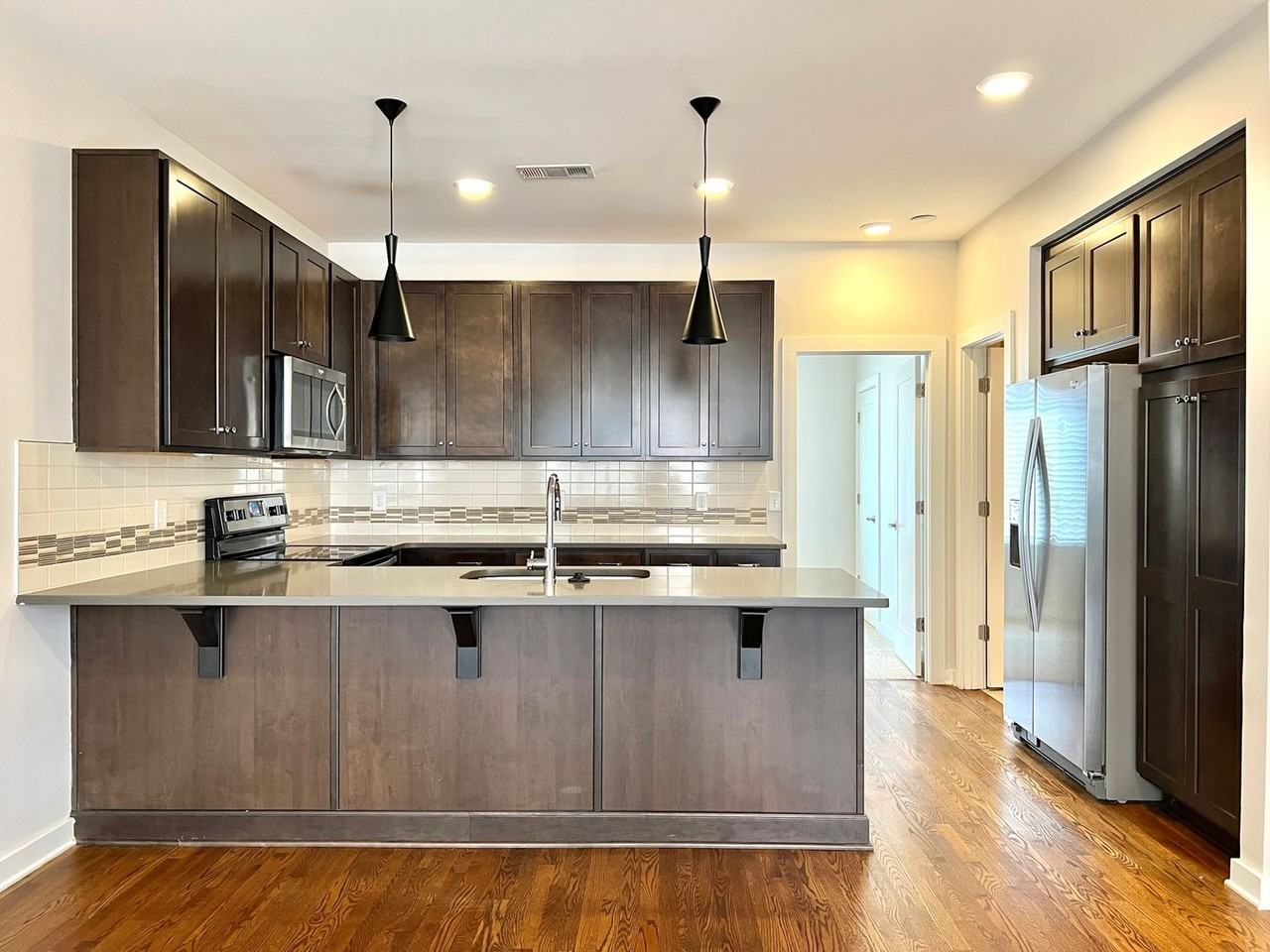 1035 Chester Ave #2 - Photo 5 of 23