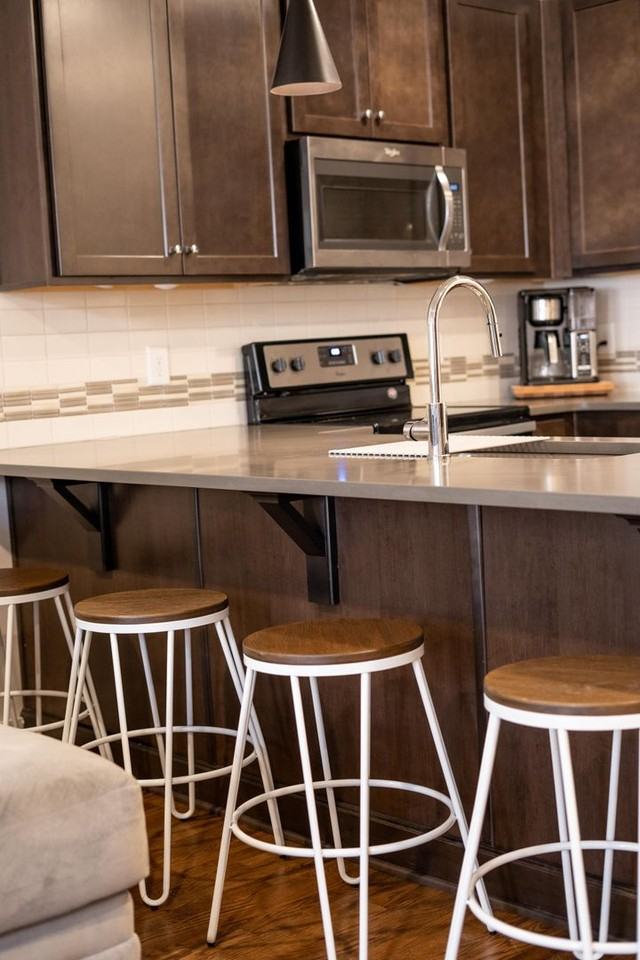 1035 Chester Ave #2 - Photo 7 of 23
