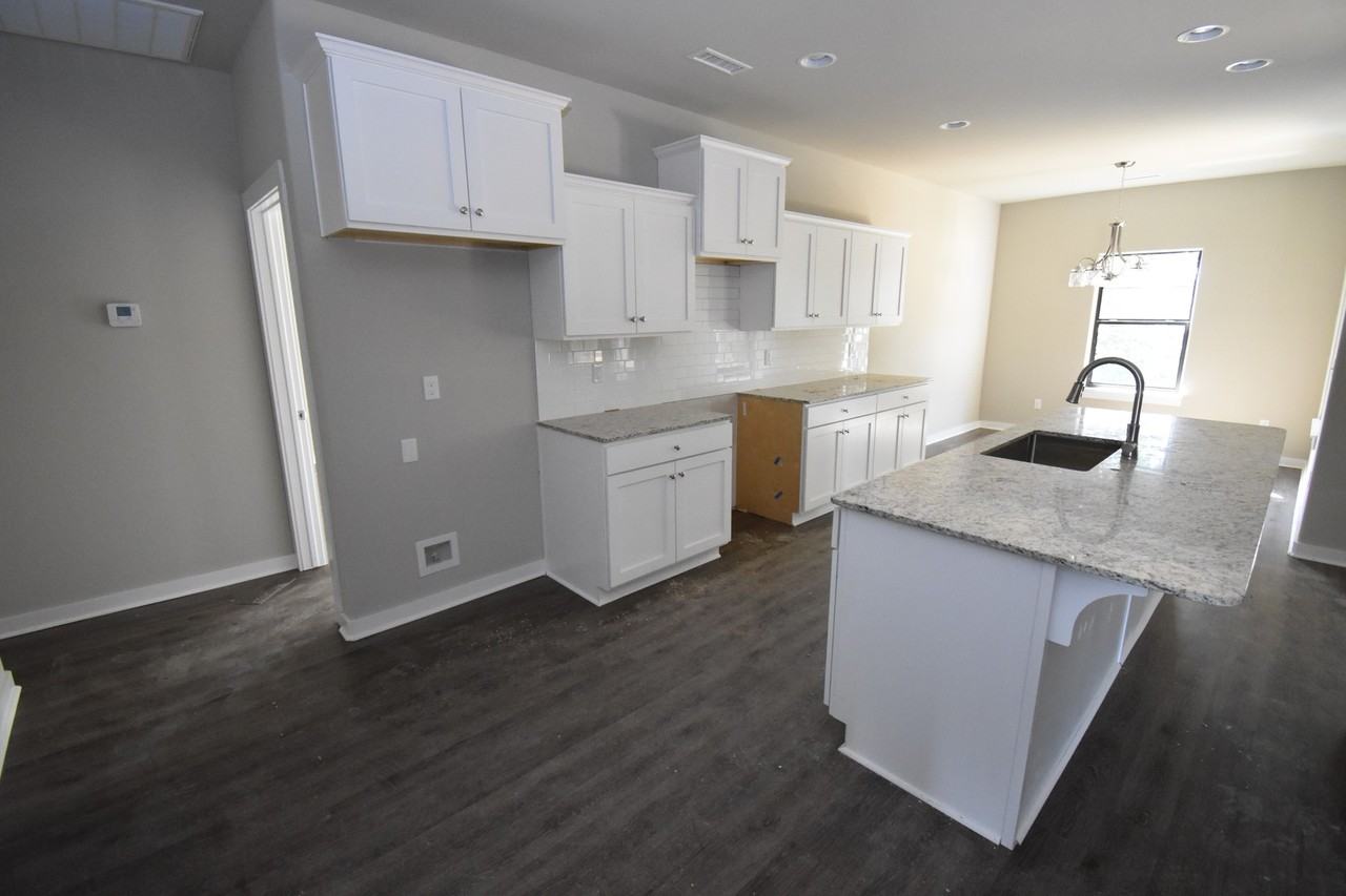 481 N Tacoma St - Photo 4 of 24