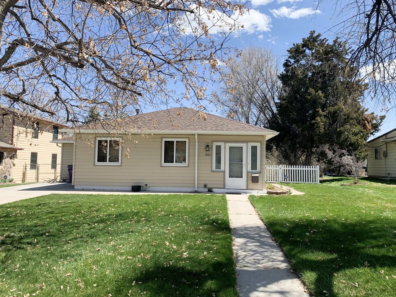 3084 S Bellaire St - Photo 3 of 32