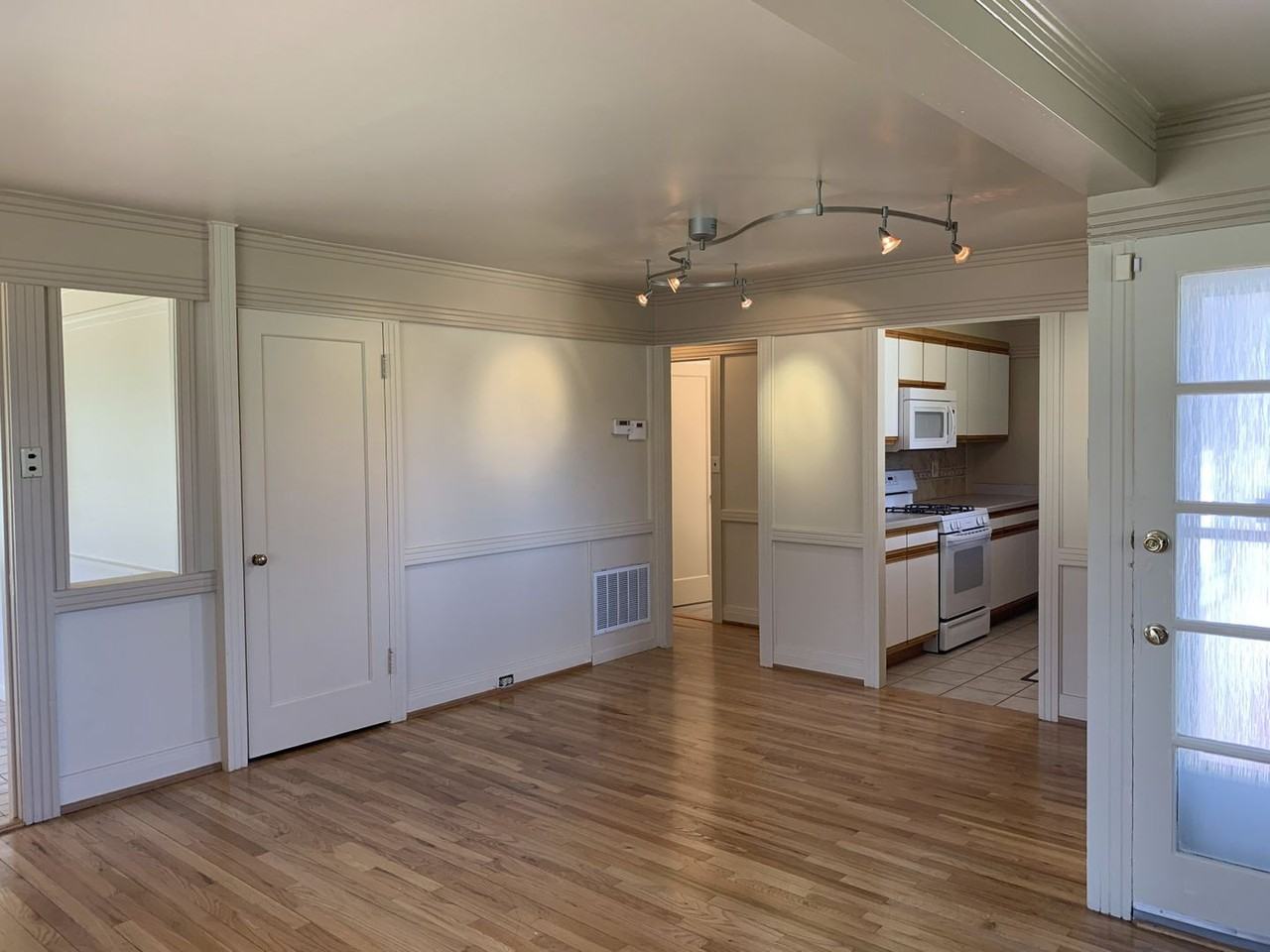 3084 S Bellaire St - Photo 4 of 32