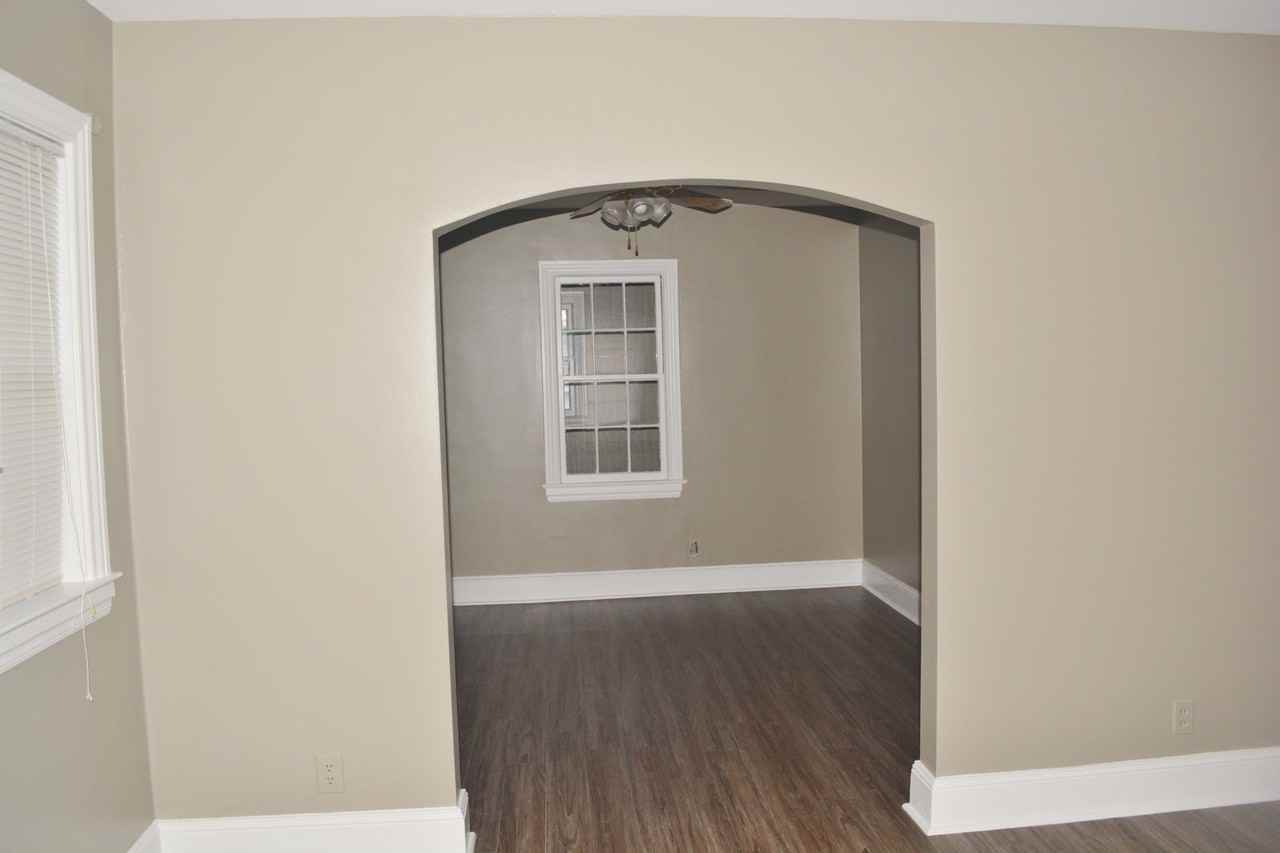 527 S 3rd St - Photo 6 of 20