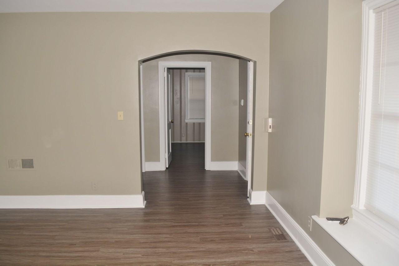 527 S 3rd St - Photo 7 of 20