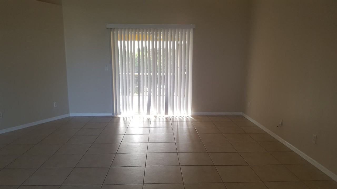 1405 Ne 5th Pl - Photo 2 of 17