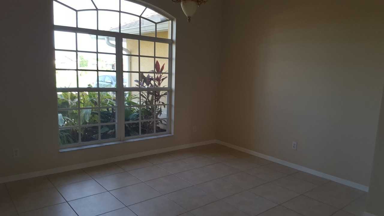 1405 Ne 5th Pl - Photo 3 of 17