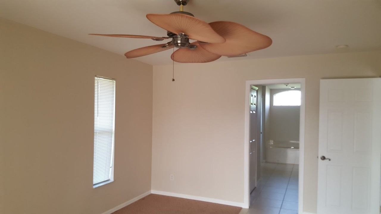 1405 Ne 5th Pl - Photo 4 of 17