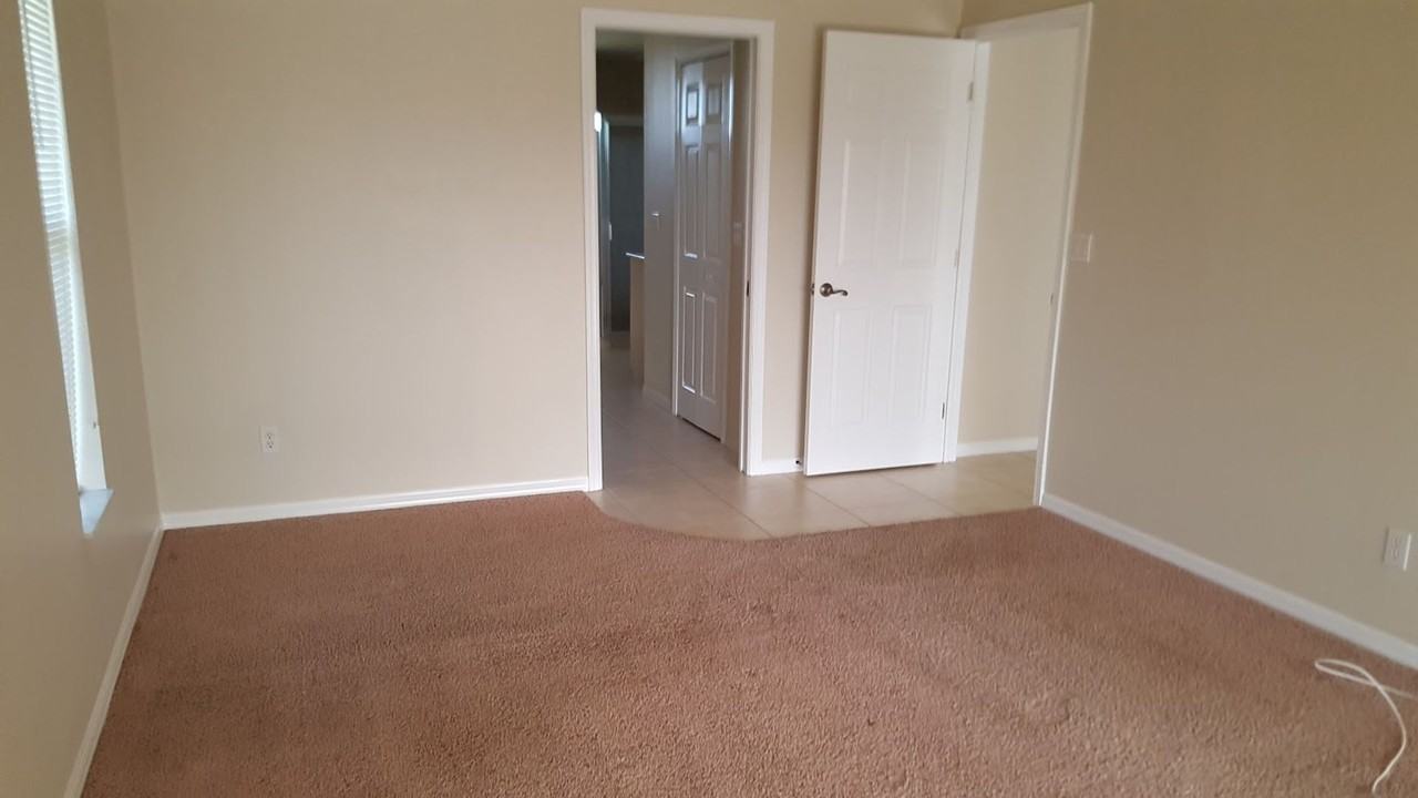 1405 Ne 5th Pl - Photo 5 of 17