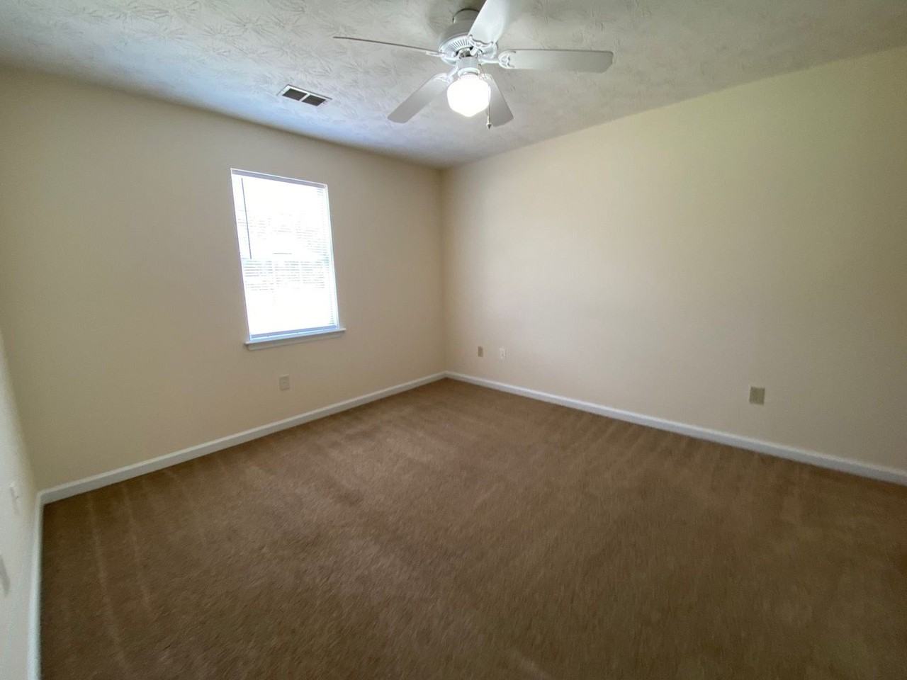 111 Hunters Run Rd - Photo 6 of 7